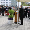 Brandenburgs Innenminister Karl-Heinz Schröter spricht ein Grußwort bei der feierlichen Übergabe des Luisenhofes an die Polizei.