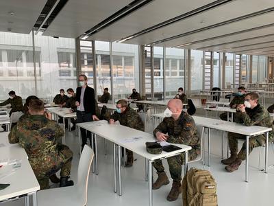 Schulung der Bundeswehr für die Unterstützung von Schnelltests in Pflegeeinrichtungen