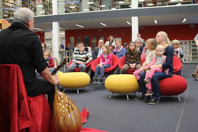 Auftaktveranstaltung der Interkulturellen Märchenwoche 2016 in der Stadtbibliothek Oranienburg.