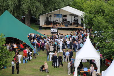 Bühne des Mitarbeiterfestes zwischen Havel und Kreisverwaltung