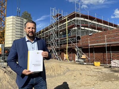 Kämmerer Matthias Kahl präsentiert den Haushaltsentwurf 2025
