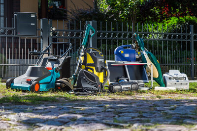 E-Schrott am Strassenrand-finish