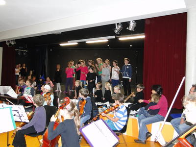 Proben zum Grusical der Kreismusikschule