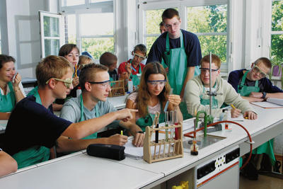 Chemieunterricht am Louise-Henriette-Gymnasium