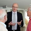 Landrat Ludger Weskamp (in der Bildmitte) im Gespr&auml;ch mit Karl-Heinz Grollmisch, Vorsitzender des Seniorenbeirats im Landkreis Oberhavel und Helmut Jilg, Vorsitzender des Unterausschusses "Demografischer Wandel" (rechts im Bild).