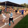 Sch&uuml;lerinnen und Schulleiter Dr. Uwe Zietmann beim 12. Benefizlauf des Strittmatter-Gymnasiums Gransee.