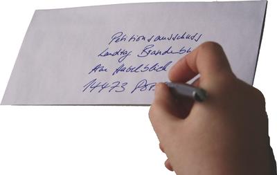 Adressieren eines Briefes an den Petitionsausschuss