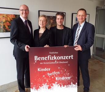 Landrat Ludger Weskamp, Sopranistin Friederike Meinel, Musikschulleiter Manfred Schmidt und Matthias Rink, Dezernent für Soziales und Verkehr (v.l.) stellen das Programm des Konzertes vor