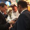 Der Regierende Bürgermeister von Berlin Michael Müller, der Schwantener Bäckermeister Karl-Dietmar Plentz und Brandenburgs Landwirtschaftsminister Jörg Vogelsänger (von links nach rechts) auf der Grünen Woche in Berlin.