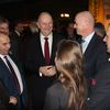 Ministerpräsident, Landrat, Vize-Landrat und polnische Delegation im Gespräch.
