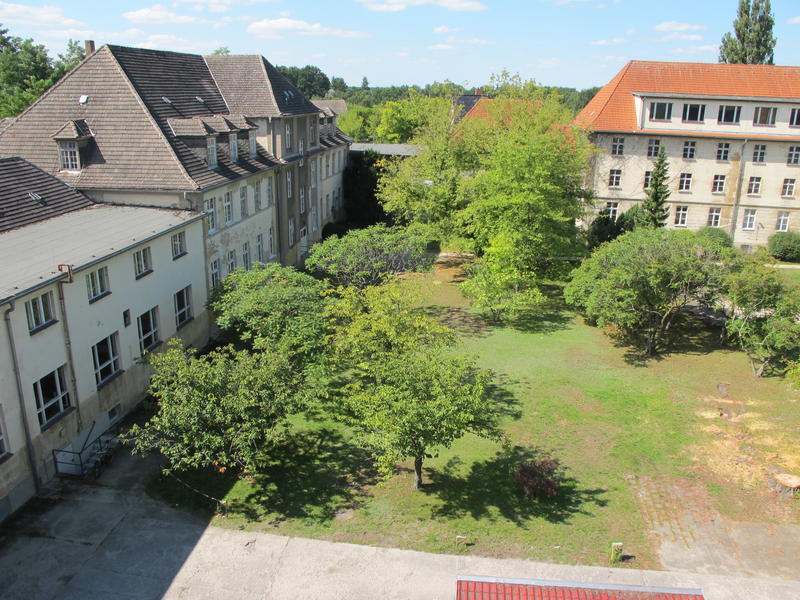 2014: Blick auf den Hinterhof / Landkreis Oberhavel