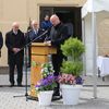 Oberhavels Landrat Ludger Weskamp spricht ein Gru&szlig;wort bei der feierlichen &Uuml;bergabe des Luisenhofes an die Polizei.