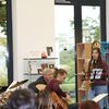 Rap-Einlage von Adnan Faour (ganz rechts im Bild) in Begleitung von Musikern der Kreismusikschule Oberhavel.
