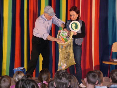 Umwelttheater Wiesbaden unterwegs an Oberhavels Grundschulen  