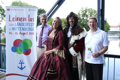 &Uuml;ber die Modalit&auml;ten zur Anmeldung informierten Oberhavels Vizelandrat Egmont Hamelow (links im Bild) und Dr. Oliver Hermann, B&uuml;rgermeister von Wittenberge, am Mittwochnachmittag in Oranienburg.