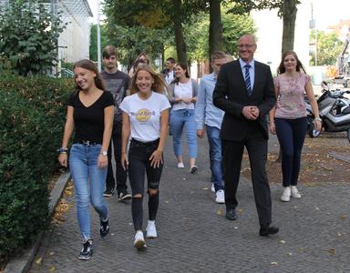 Landrat Ludger Weskamp begr&uuml;&szlig;t neue Auszubildende und Studentinnen der Kreisverwaltung Oberhavel 2018.