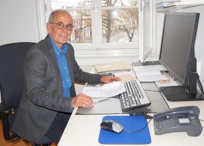 Said Ibaidi in seinem B&uuml;ro im Gesundheitsamt.                 