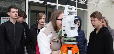 Auch der Beruf des Vermessungstechnikers wird beim Zukunftstag vorgestellt.