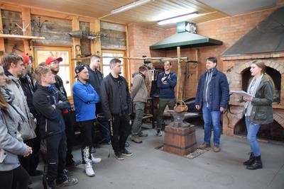 Vergessene Berufe am Leben erhalten: Jugendliche aus Oberhavel erlernen in Polen aussterbende Handwerkstechniken.