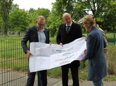 Stellten die Pl&auml;ne f&uuml;r die neue Rettungswache Hennigsdorf vor: 