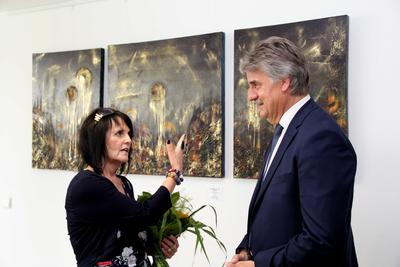 Die Ausstellung "Strukturwelten" ist bis 30.08.2019 in Haus 1 zu sehen.