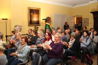 Der Brandenburger Krimiautor und Strafverteidiger Bernd Hesse las im ausverkauften Empfangsraum des ReMO aus seinem Roman "Wodka, Weiber, Wasserleiche". 