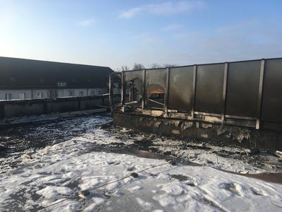 Ein Blick auf das Dach nach dem Brand des Eduard-Maurer-Oberstufenzentrums am 31.12.2019.
