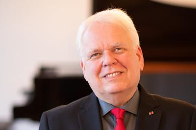 Volker Ahmels, Leiter des Zentrums f&uuml;r verfemte Musik an der Hochschule f&uuml;r Musik und Theater Rostock, ist am 01.02.2020 zu Gast in der Kreismusikschule Oberhavel.