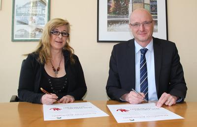 Unterzeichnung der Grundsatzerkl&auml;rung: "Null Toleranz bei Gewalt"