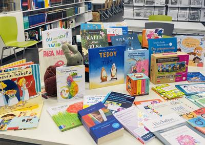 Ausleihbarer Medienkoffer &raquo;Klischeefreie Vielfalt und Diversit&auml;t in Familien und Lebensweisen"