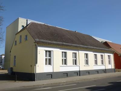 Das denkmalgeschützte Gebäude in der Sachsenhausener Straße 2 in Oranienburg (Foto: März 2012).