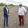 Aussaat von Wildblumensamen am 25.04.2020 im Rahmen der gemeinsamen Inititative "Säen, ernten und genießen" des Spargelhofs Kremmen, der Bäckerei Plentz, der Firma beekeepers und des Landkreises Oberhavel.