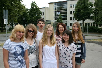 Schlerinnen und Schler der Kreismusikschule Oberhavel bei der Abfahrt nach Siedlce am 23.06.2013