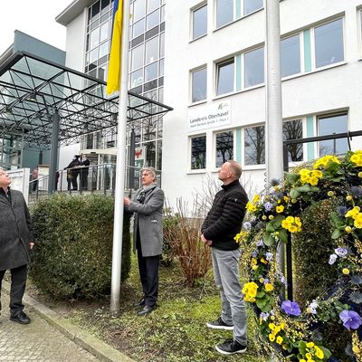 Solidarittsaktion fr die Ukraine am 03.03.2022 vor der Kreisverwaltung Oberhavel