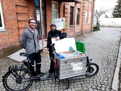 Der Toleranzpreis 2021 ging an die Initiative Laptops für Homeschooling. Im Bild: Unterstützer der Initiative.