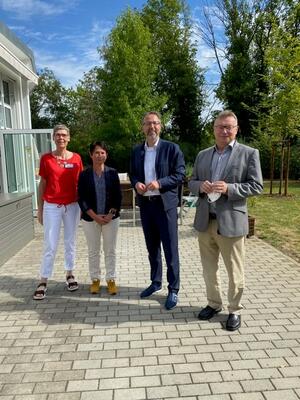 Landrat Alexander Tönnies besuchte im Rahmen seiner Sommertour das stationäre Hospiz Oberhavel Lebensklänge.