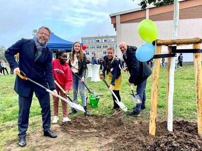 Einheitsbuddeln Oberschule in Lehnitz 2022