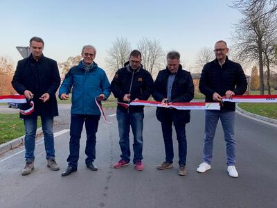 Stefan Kadatz (Bauamtsleiter der Stadt Fürstenberg/Havel), Hartmut Leib, Dipl.-Ing. Rüdiger Seifert (Niederlassungsleiter Matthäi Bauunternehmen), Olaf Bechert (Leiter der REGIO-Nord GmbH) und Verkehrsdezernent Matthias Rink