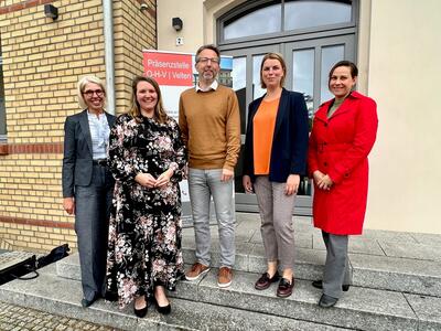 Landrat vor Ort in der Uniprsenzstelle Velten