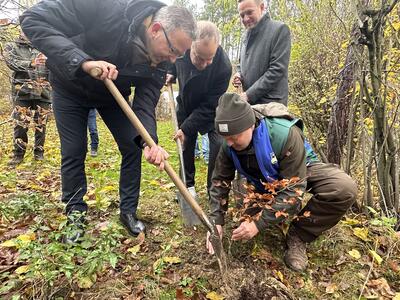 Spendenübergabe der MBS am Naturschutzturm in Bergfelde