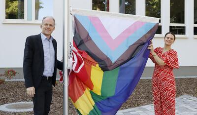 2024 05 17 Progressflagge Fahnenhissung IDAHOBIT