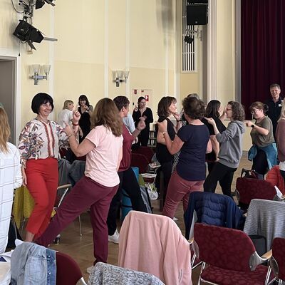 Workshop Meilensteine - Klatschspiel zum Überkreuzen