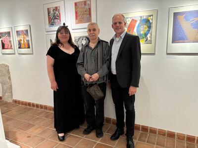 Vernissage zur Sonderausstellung von Roland R. Berger - Reverenzen und PaperArt. Von links nach rechts: stellvertretende Museumsleiterin Ulrike Rack, Künstler Roland R. Berger und Kulturdezernent Holger Mittelstädt